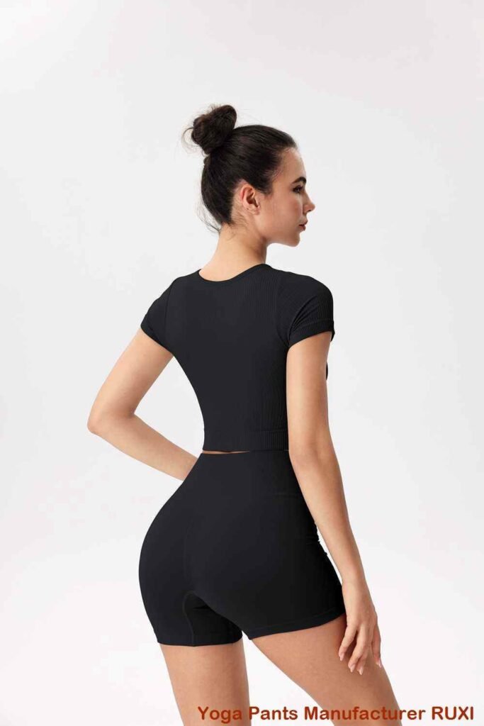 Ropa de yoga asequible